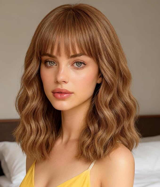 WAVE&BREEZE Honey Brown Mixed Blonde Wig with Bangs Short Curly Bob Wigs for Women 14 Inch Shoulder Length Natural Looking Hair Replacement Wigs for Cosplay Party Use