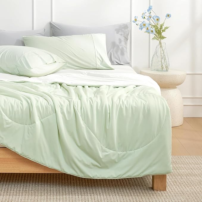 Cozy Bliss Cooling Comforter King Size, Cooling Blankets for Hot Sleepers and Night Sweats, Light Mint Green Cream Summer Comforter for King Size Bed, Breathable Soft Lightweight Silk Smooth