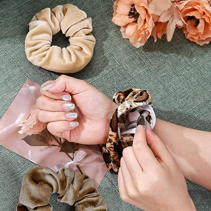 Velvet Scrunchies with Zippers Pocket, 8 Pcs Velvet Soft Hair Ties, Hidden Pocket Hair Scrunchies Accessories for Women Girls, Ponytail Holder Secret Compartment Items (Coffee Leopard Print)