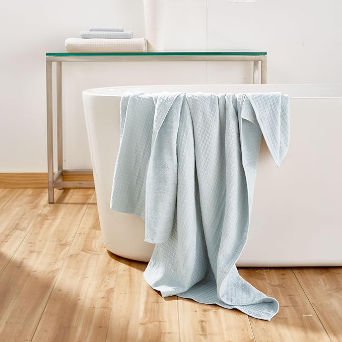 UCHINO Waffle Twist Cotton Weave Bath Towel for Bathroom Lightweight Absorbent Quick Dry Honeycomb Texture Solid Terry Loop Reverse 30" x 60", 1 Bath Towel, Ocean Blue