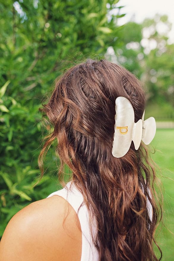 LILIE&WHITE Acrylic Letter Hair Clips For Women Stylish P Monogram Hair Claw Alphabet Hair Clip Fashion Glitter Claw Clip Elegant And Durable Hair Accessory Large Hair Clips P